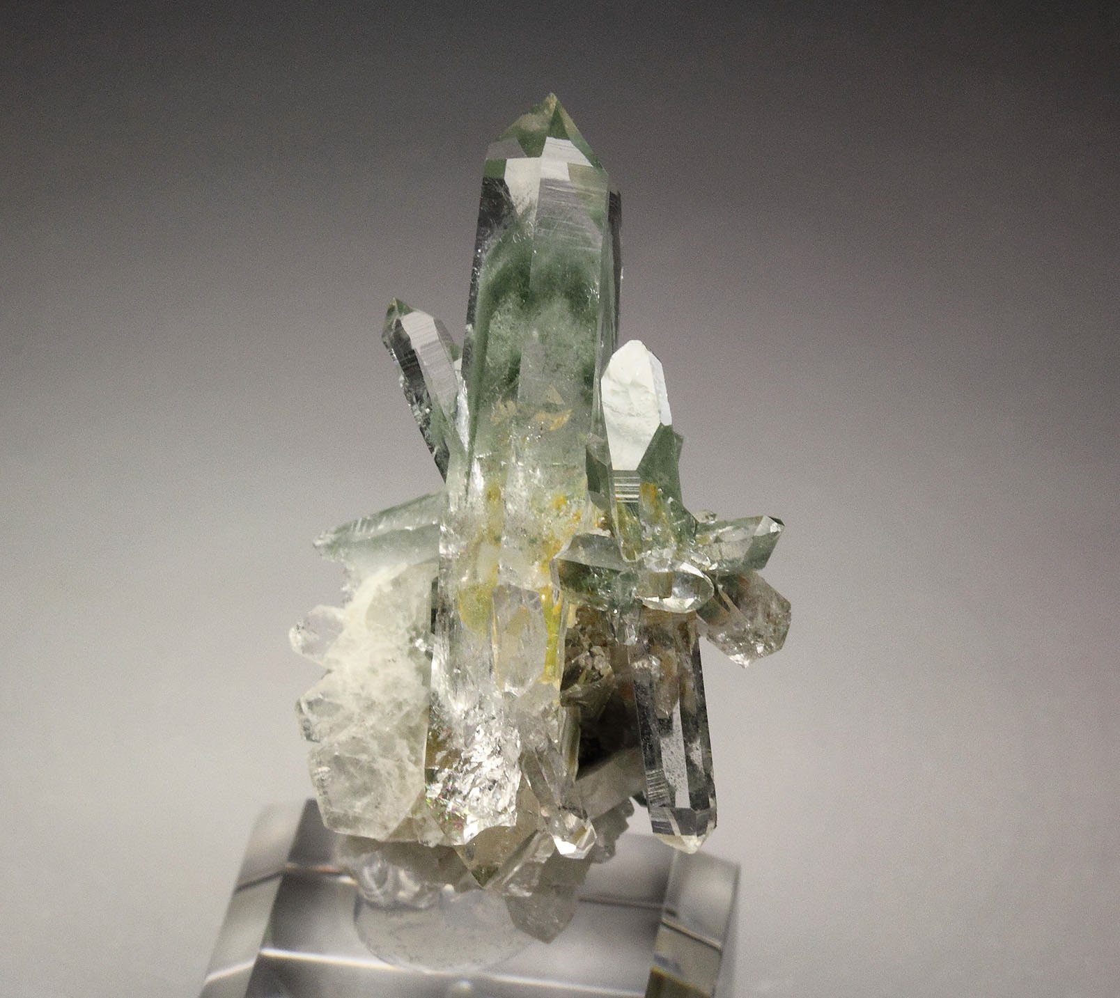 bi-terminated QUARTZ with chlorite group inclusions