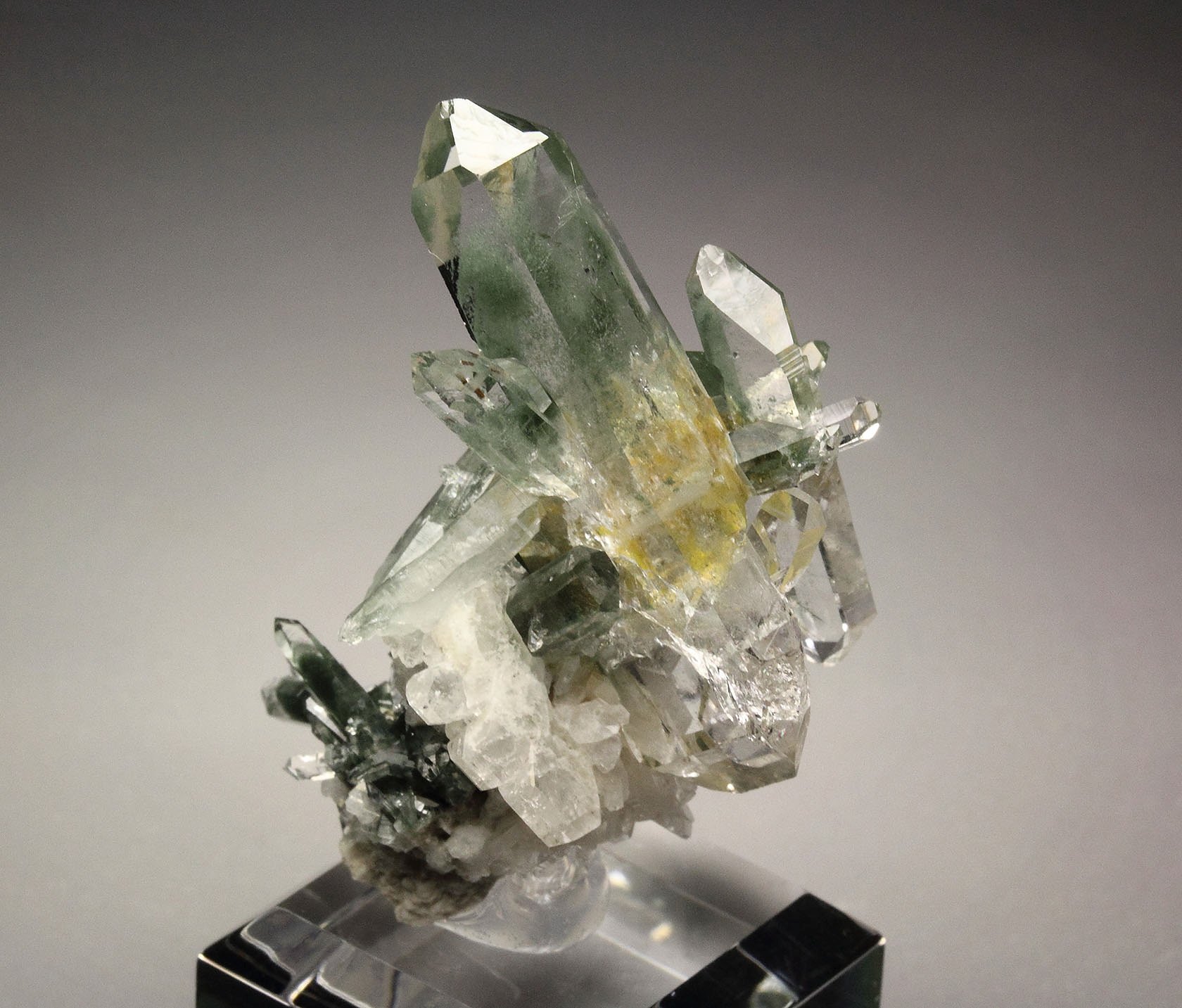 bi-terminated QUARTZ with chlorite group inclusions