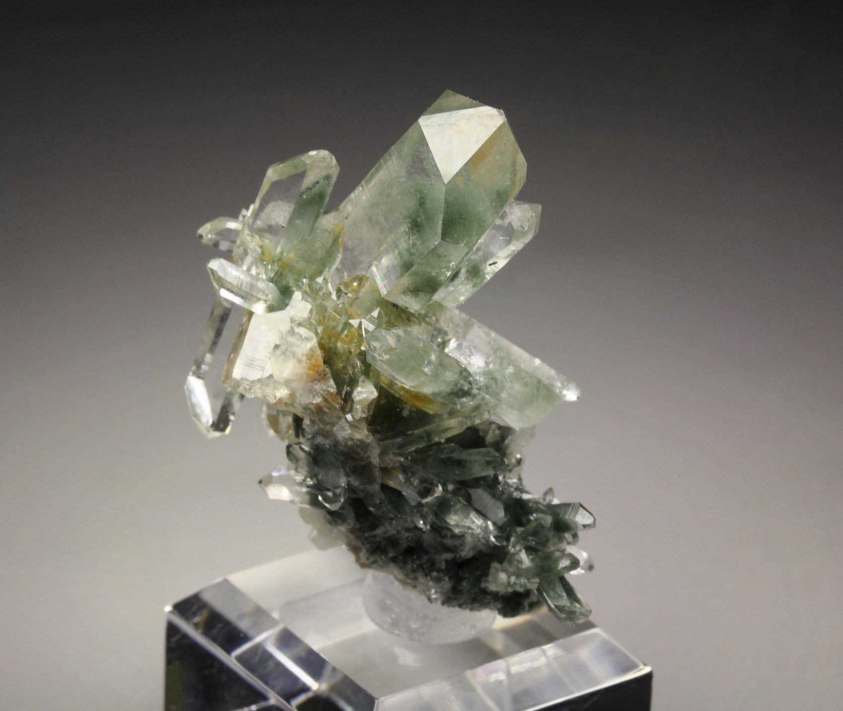 bi-terminated QUARTZ with chlorite group inclusions