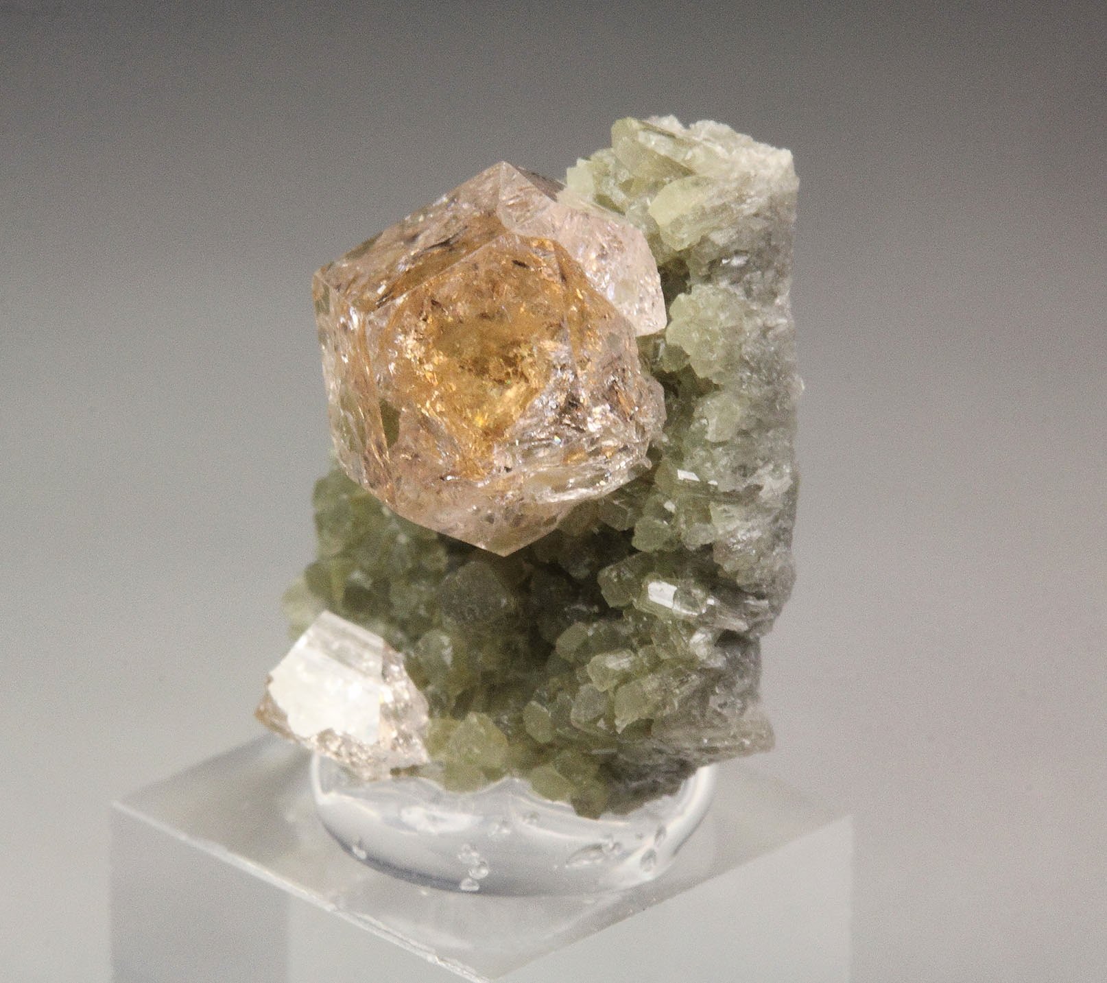 gem GARNET var. GROSSULAR, DIOPSIDE