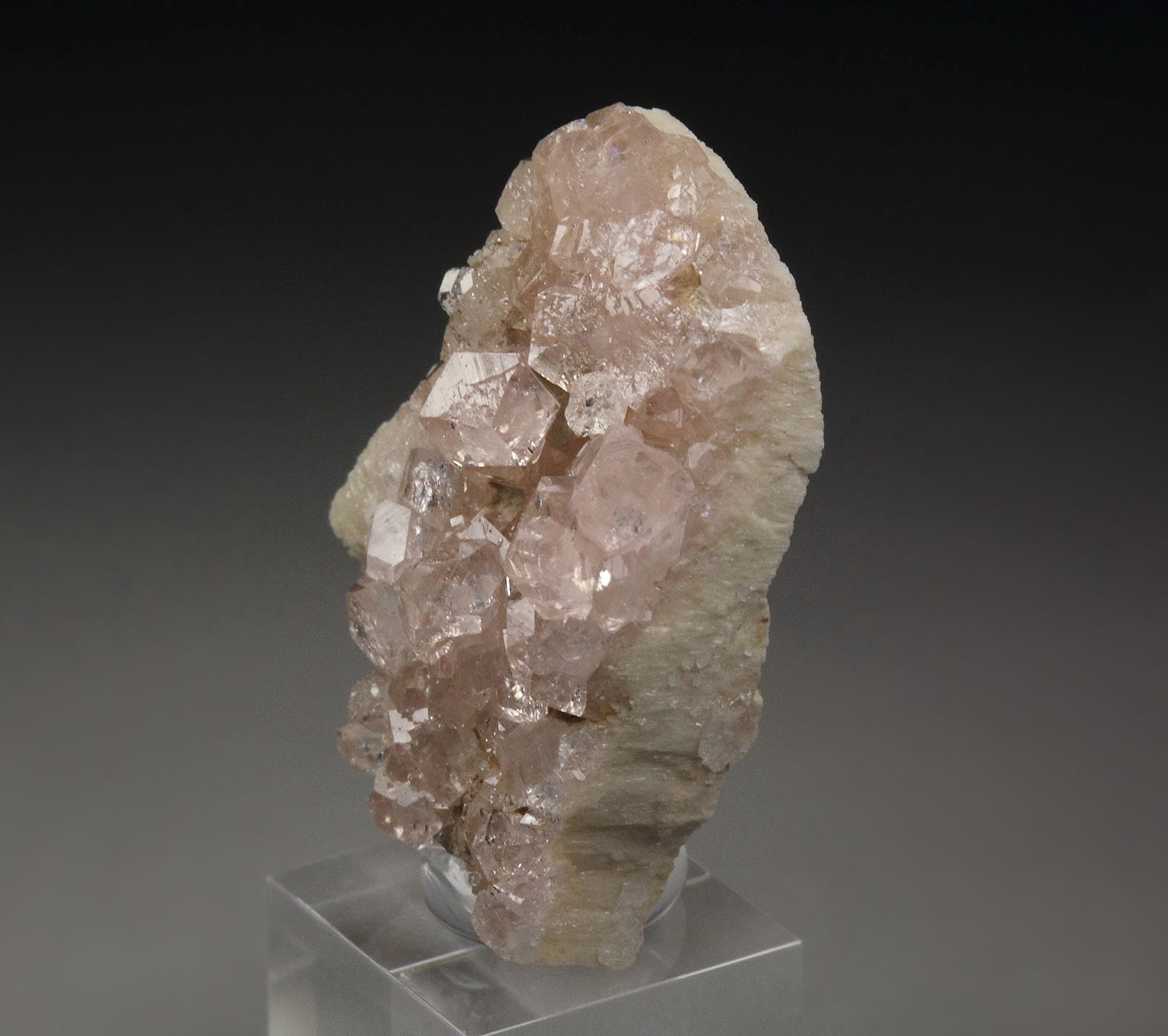 gem PINK GARNET var. GROSSULAR