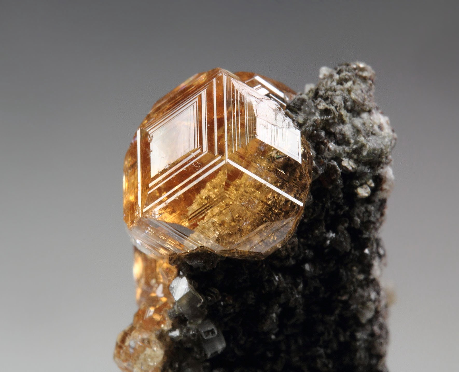 gem GARNET var. GROSSULAR