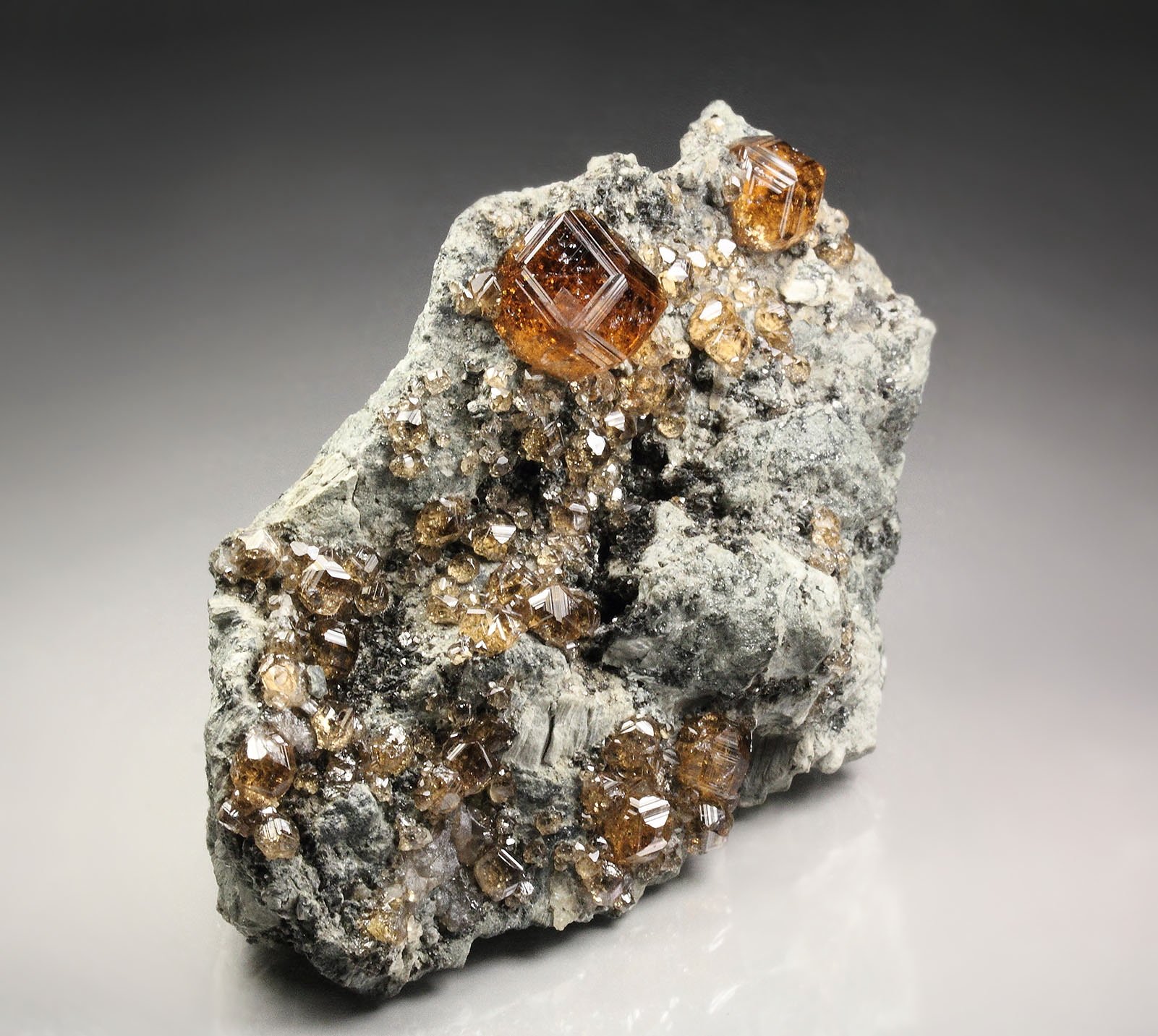 gem GARNET var. GROSSULAR