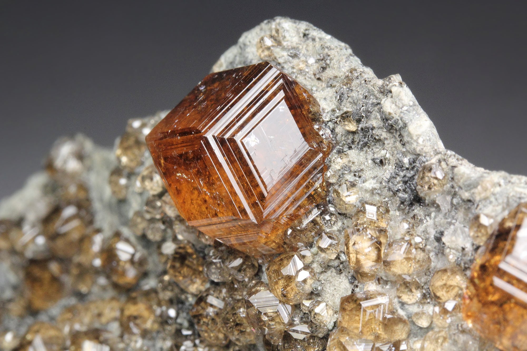 gem GARNET var. GROSSULAR