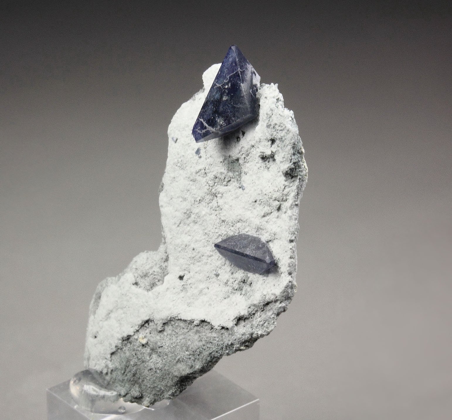 BENITOITE