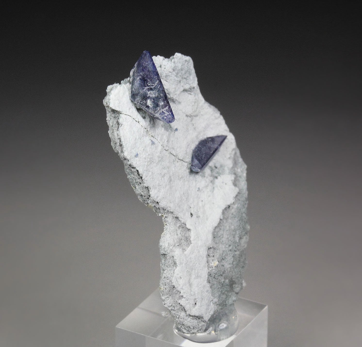 BENITOITE