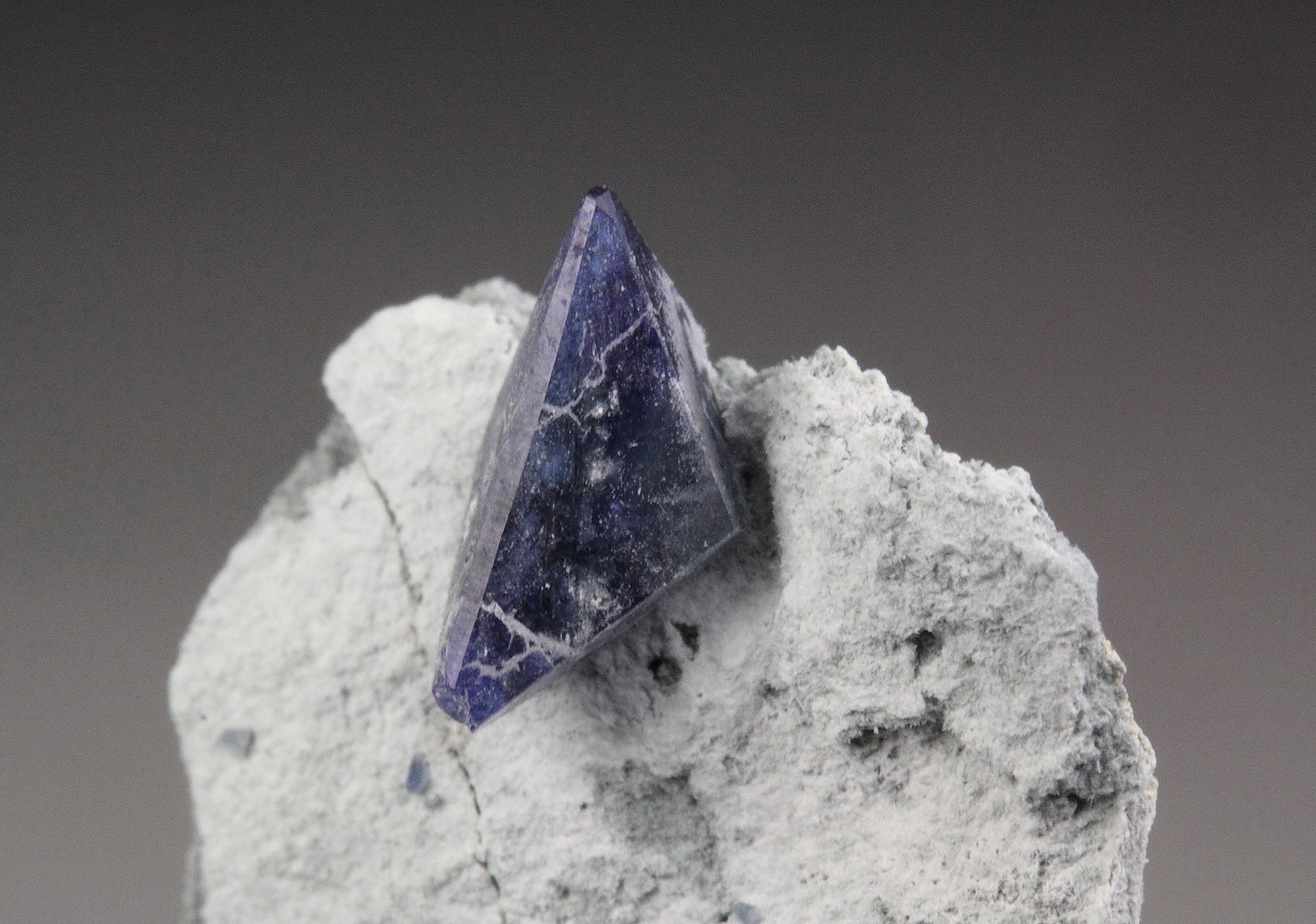 BENITOITE