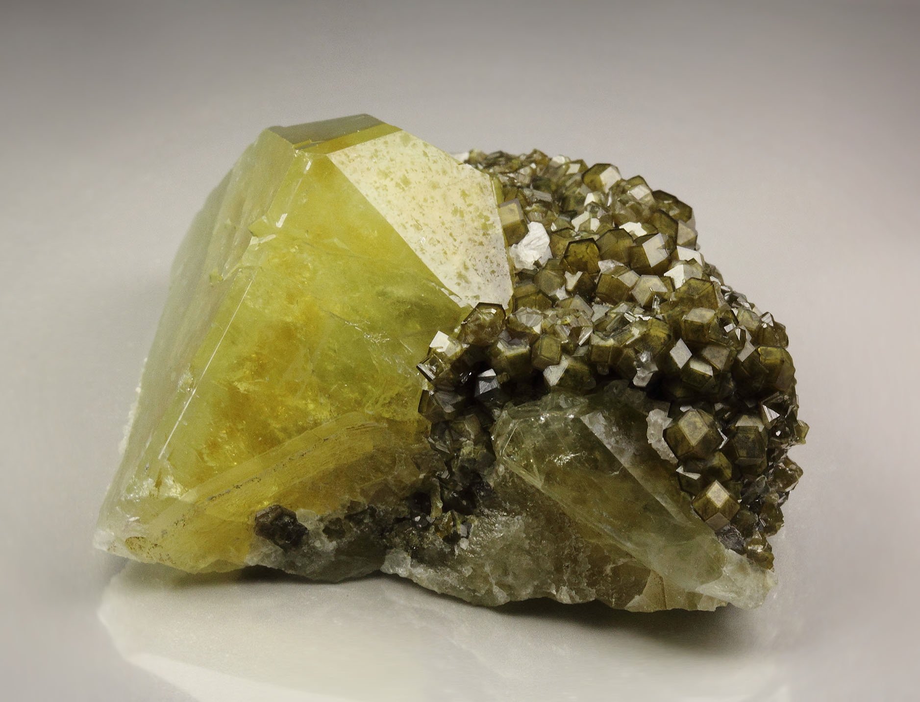 gem DATOLITE, GARNET var. ANDRADITE