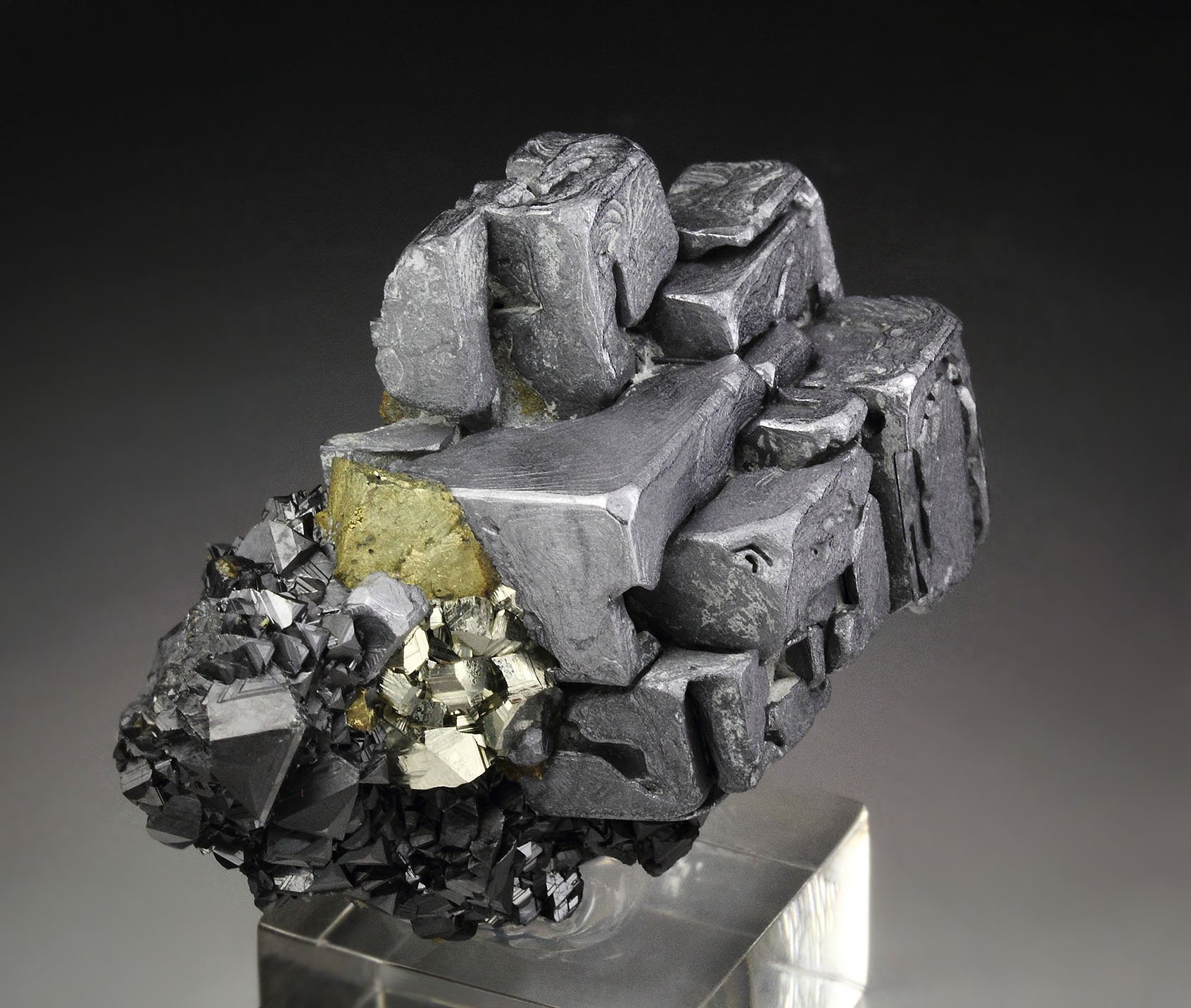 skeletal GALENA, CHALCOPYRITE, PYRITE, SPHALERITE