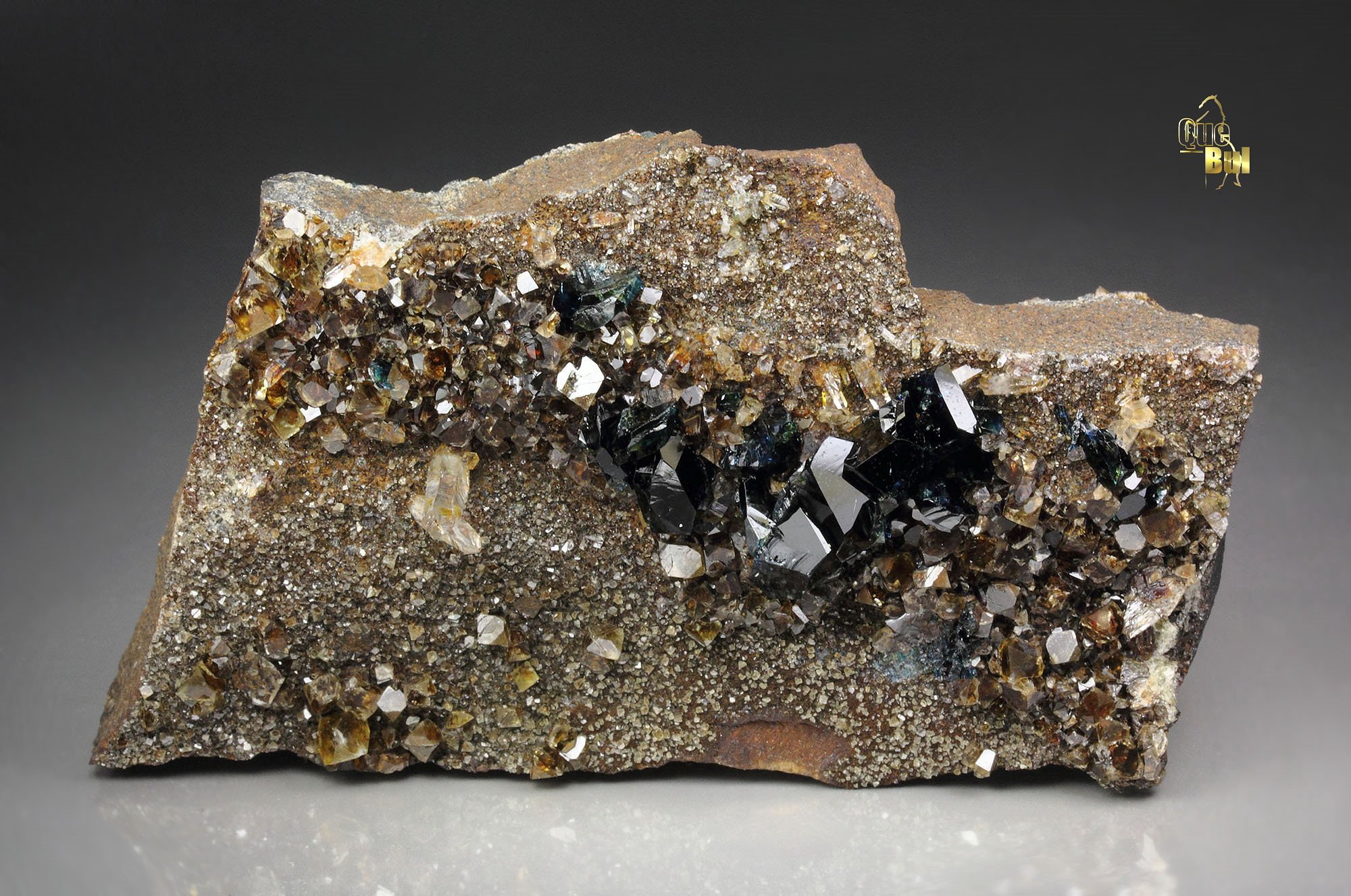 LAZULITE, SIDERITE, QUARTZ