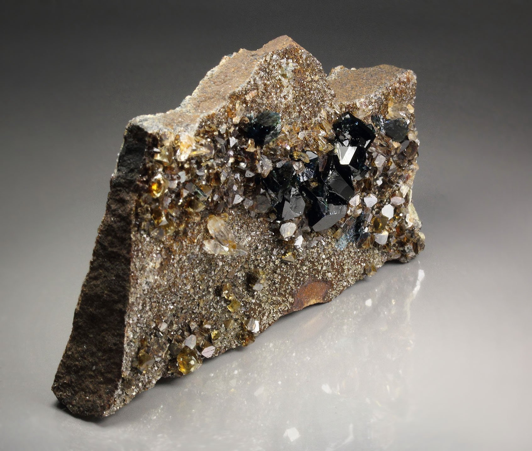 LAZULITE, SIDERITE, QUARTZ