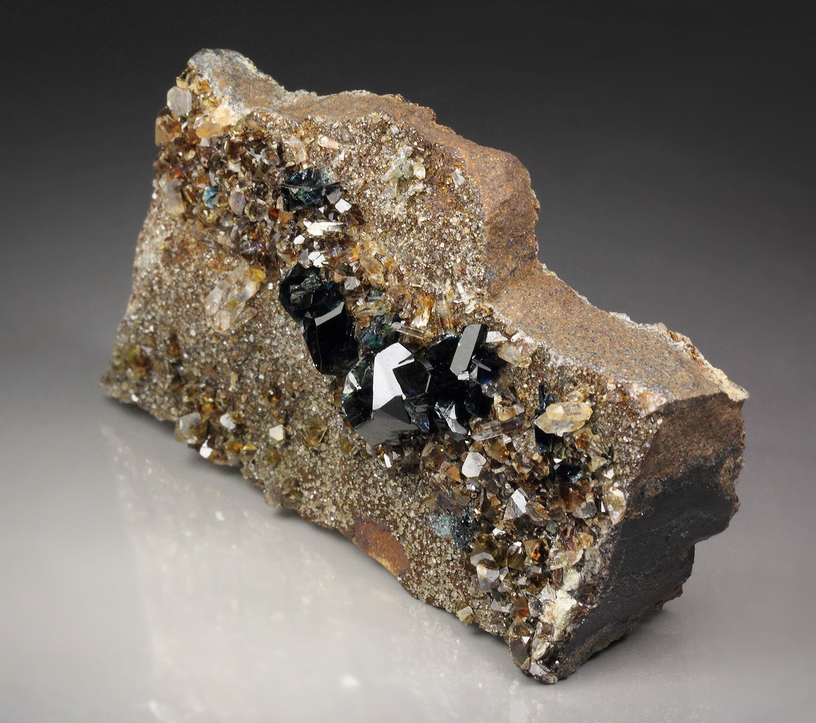 LAZULITE, SIDERITE, QUARTZ