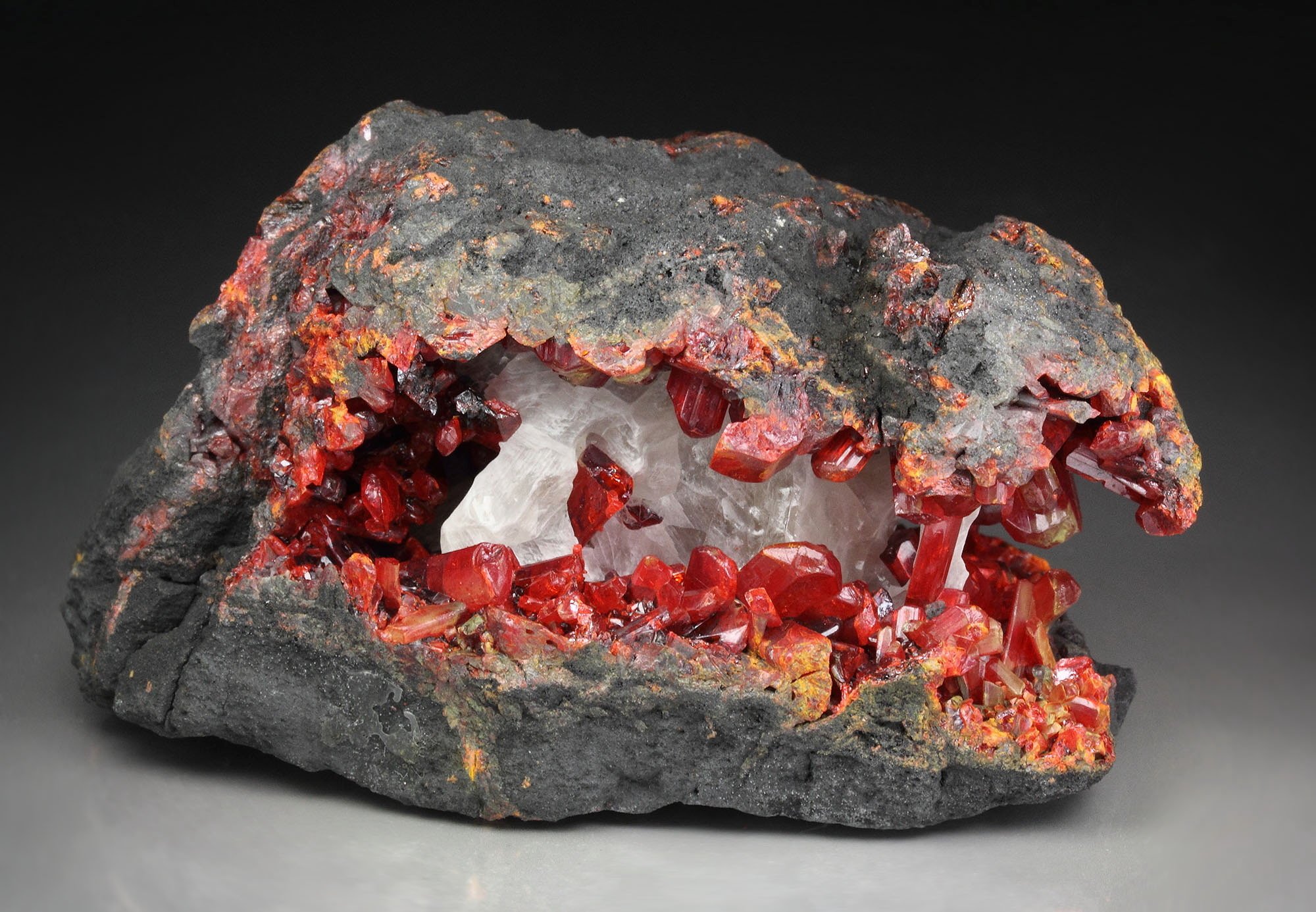 REALGAR, CALCITE