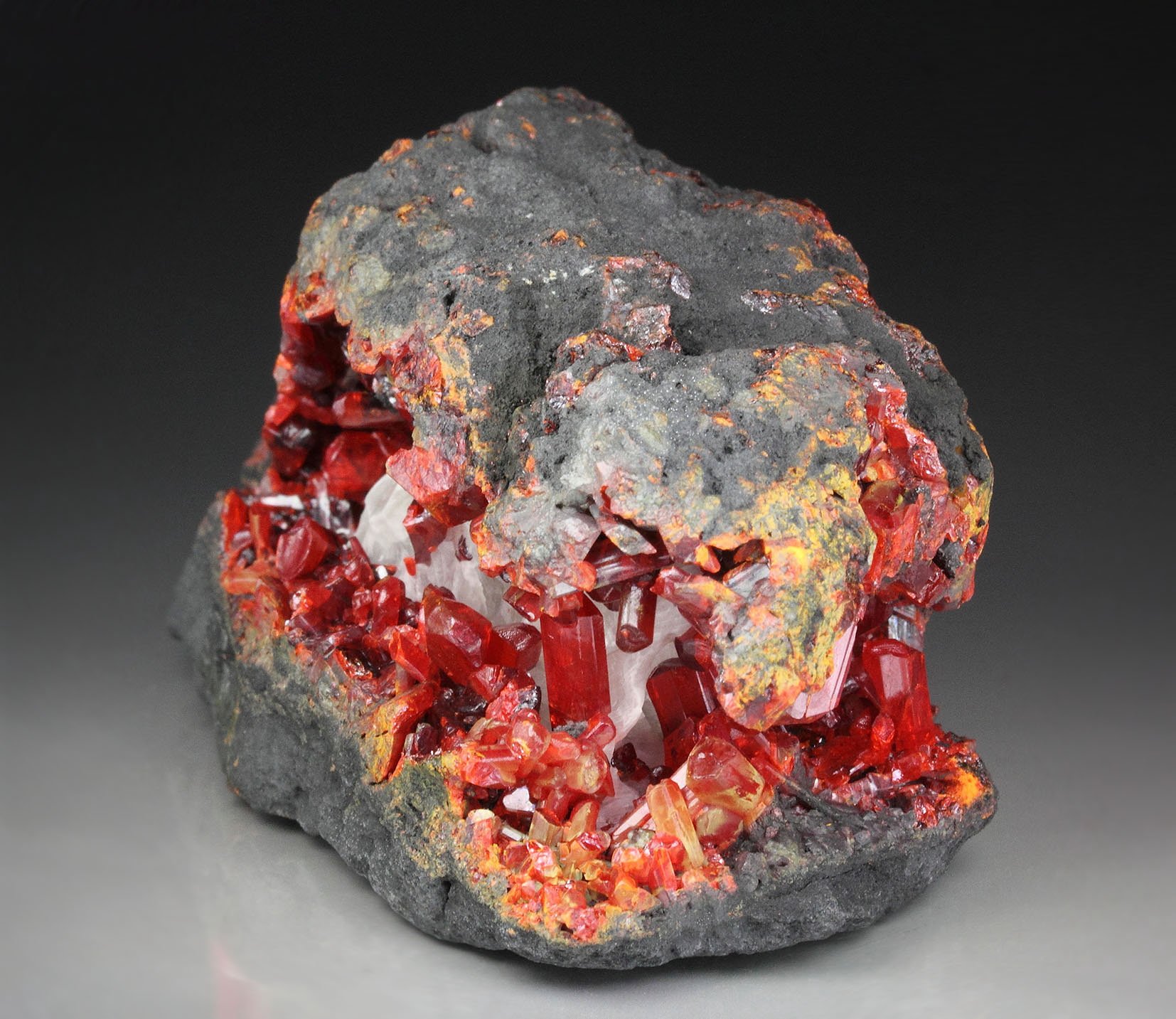 REALGAR, CALCITE