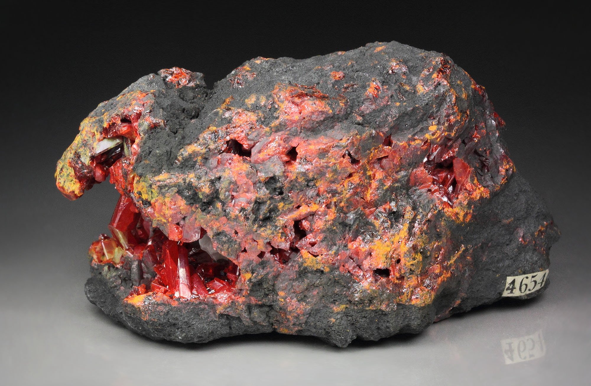 REALGAR, CALCITE