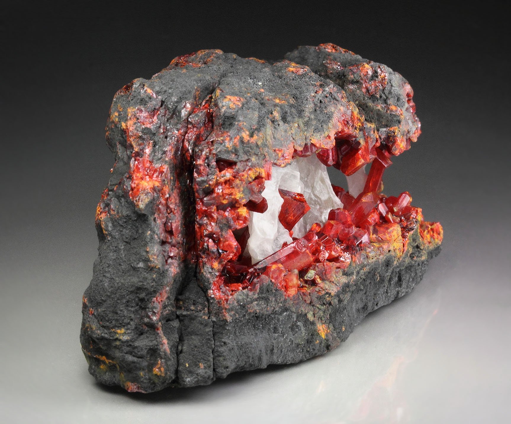 REALGAR, CALCITE