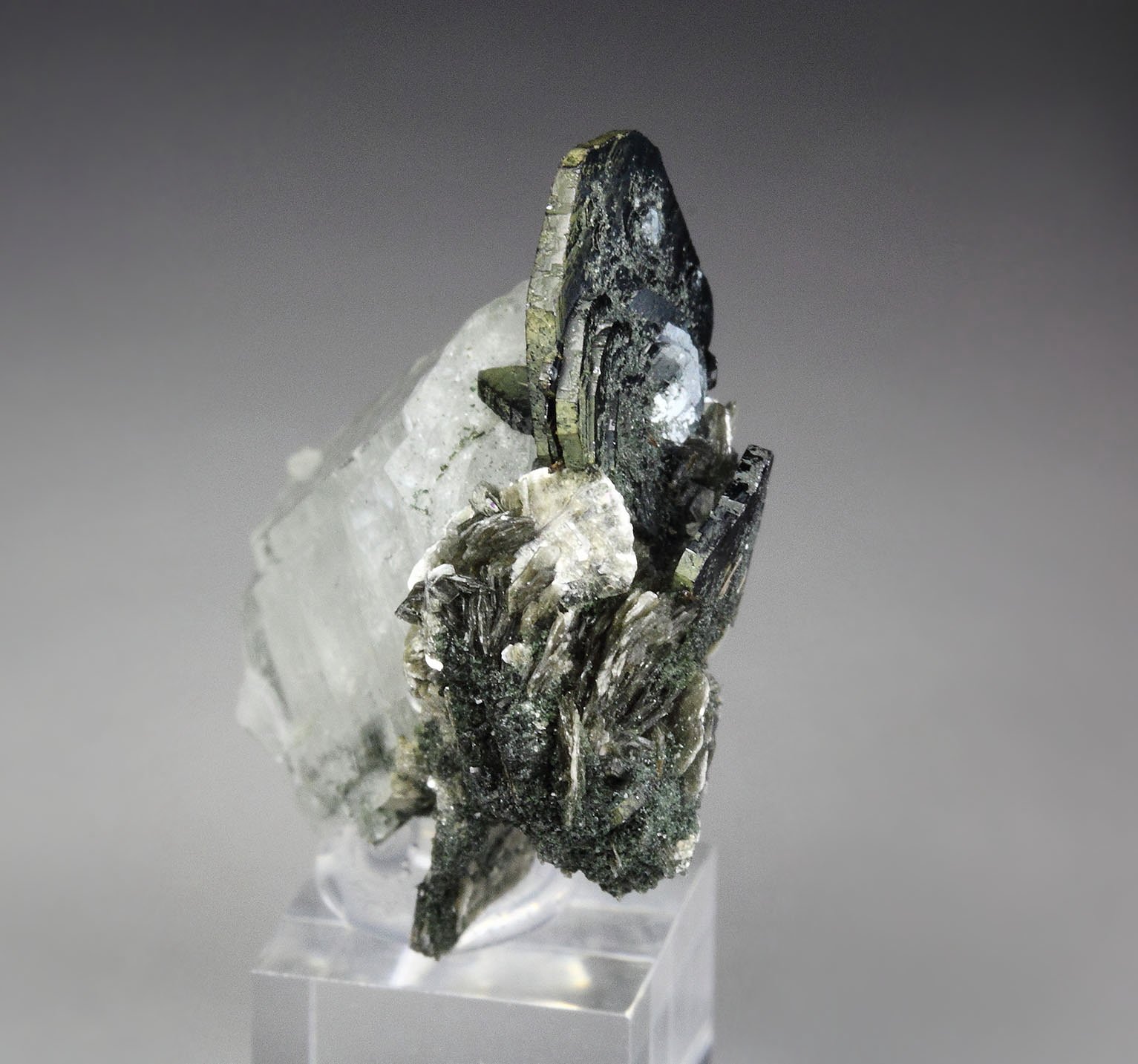 HEMATITE var. IRON ROSE, K FELDSPAR var. ADULARIA, MUSCOVITE, RUTILE