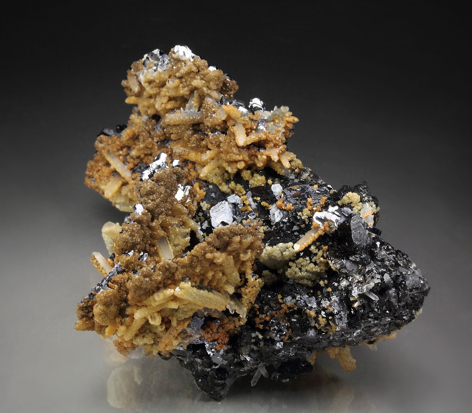 GALENA - SPINEL LAW TWIN, QUARTZ, SPHALERITE, SIDERITE