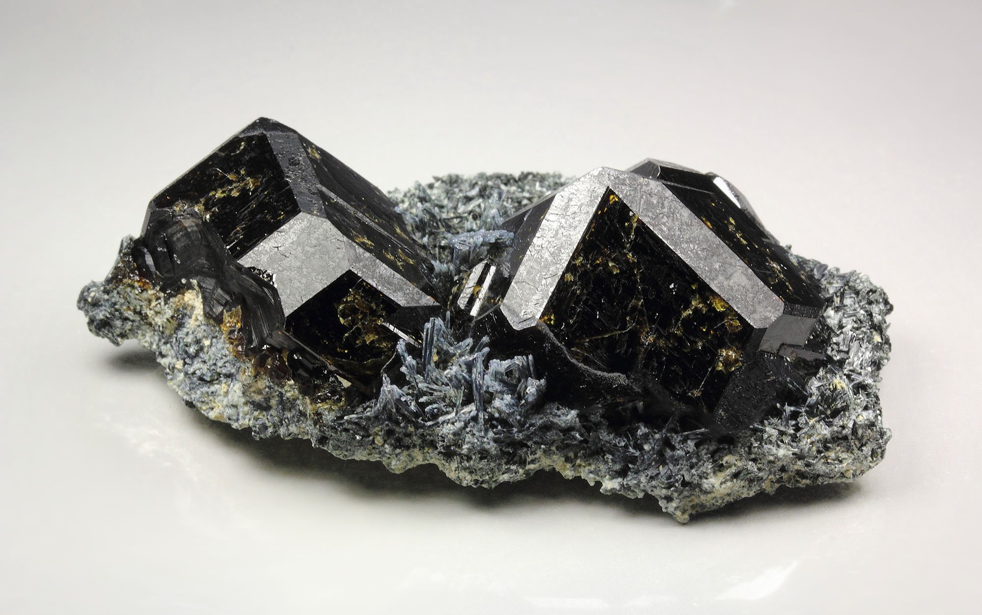 GARNET var. ANDRADITE var. MELANITE, PARGASITE