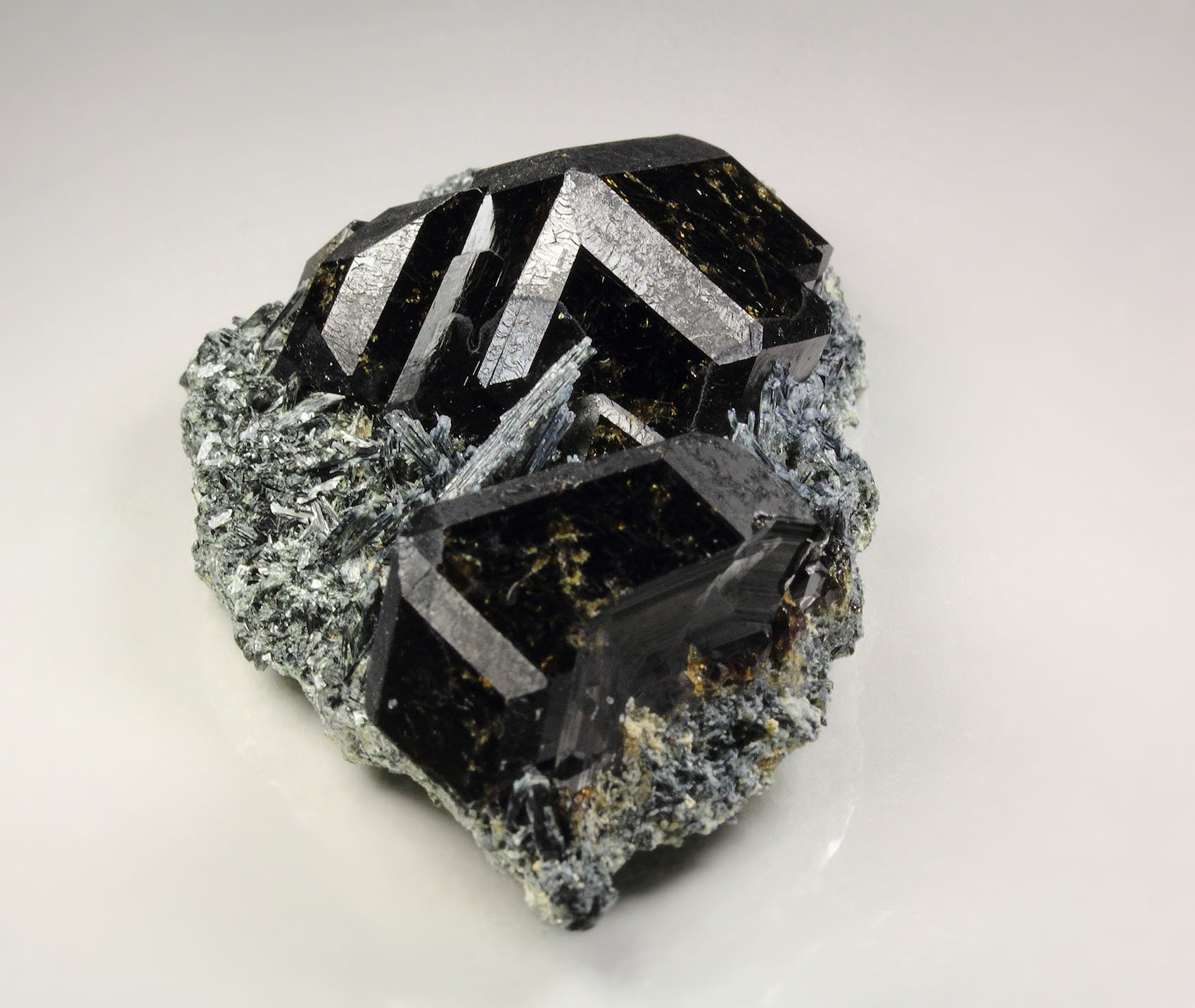 GARNET var. ANDRADITE var. MELANITE, PARGASITE