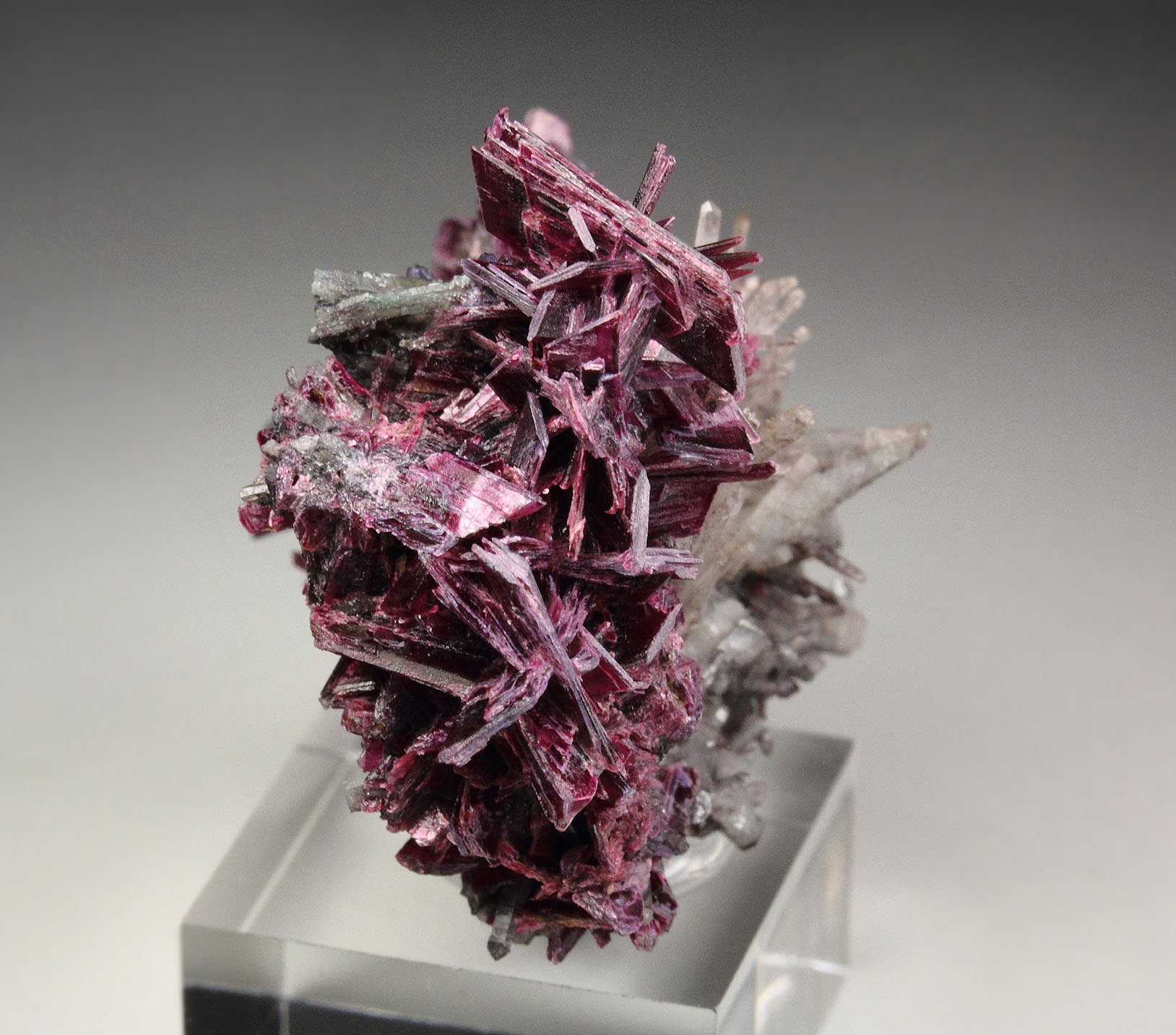 ERYTHRITE, QUARTZ 