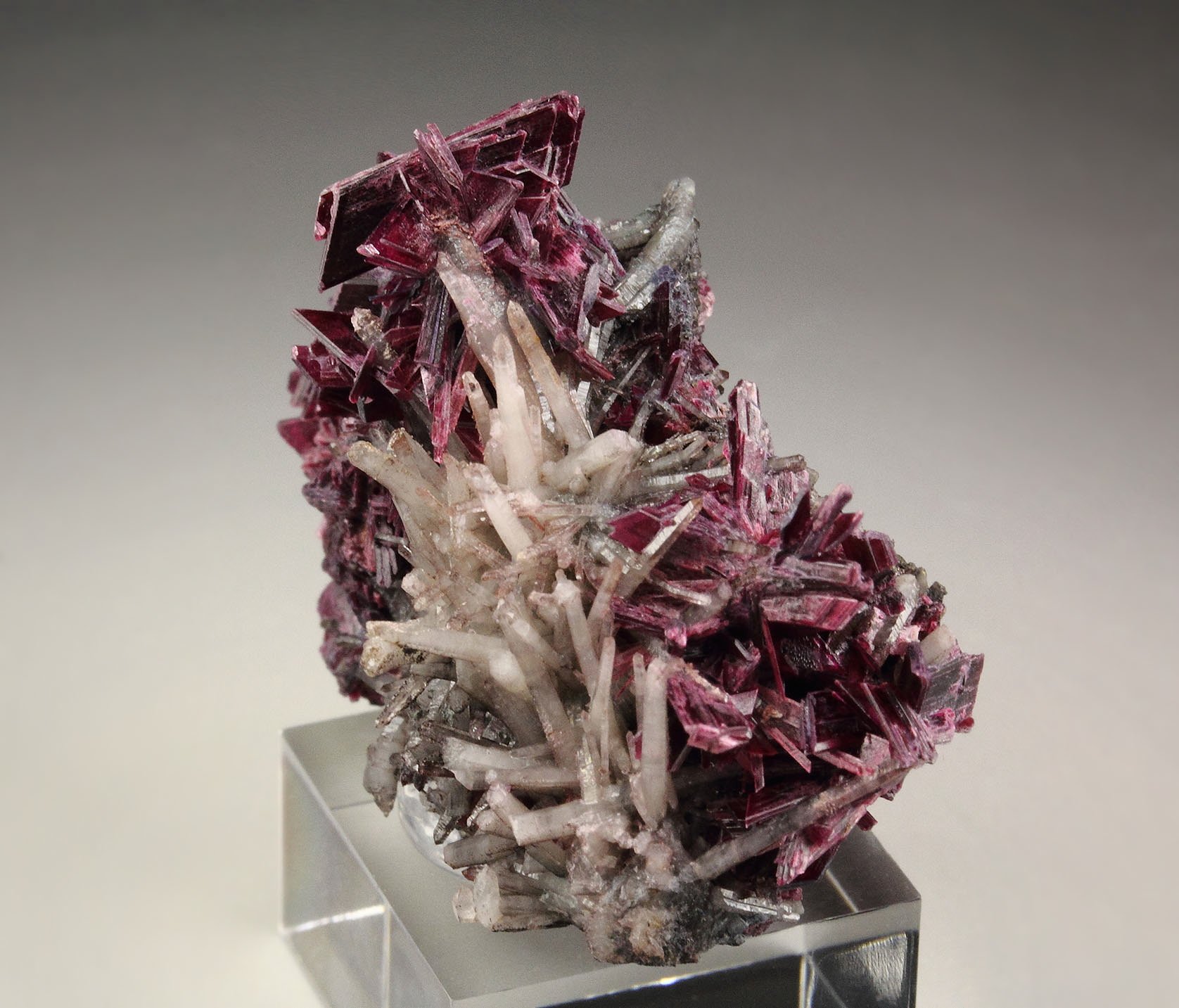 ERYTHRITE, QUARTZ 