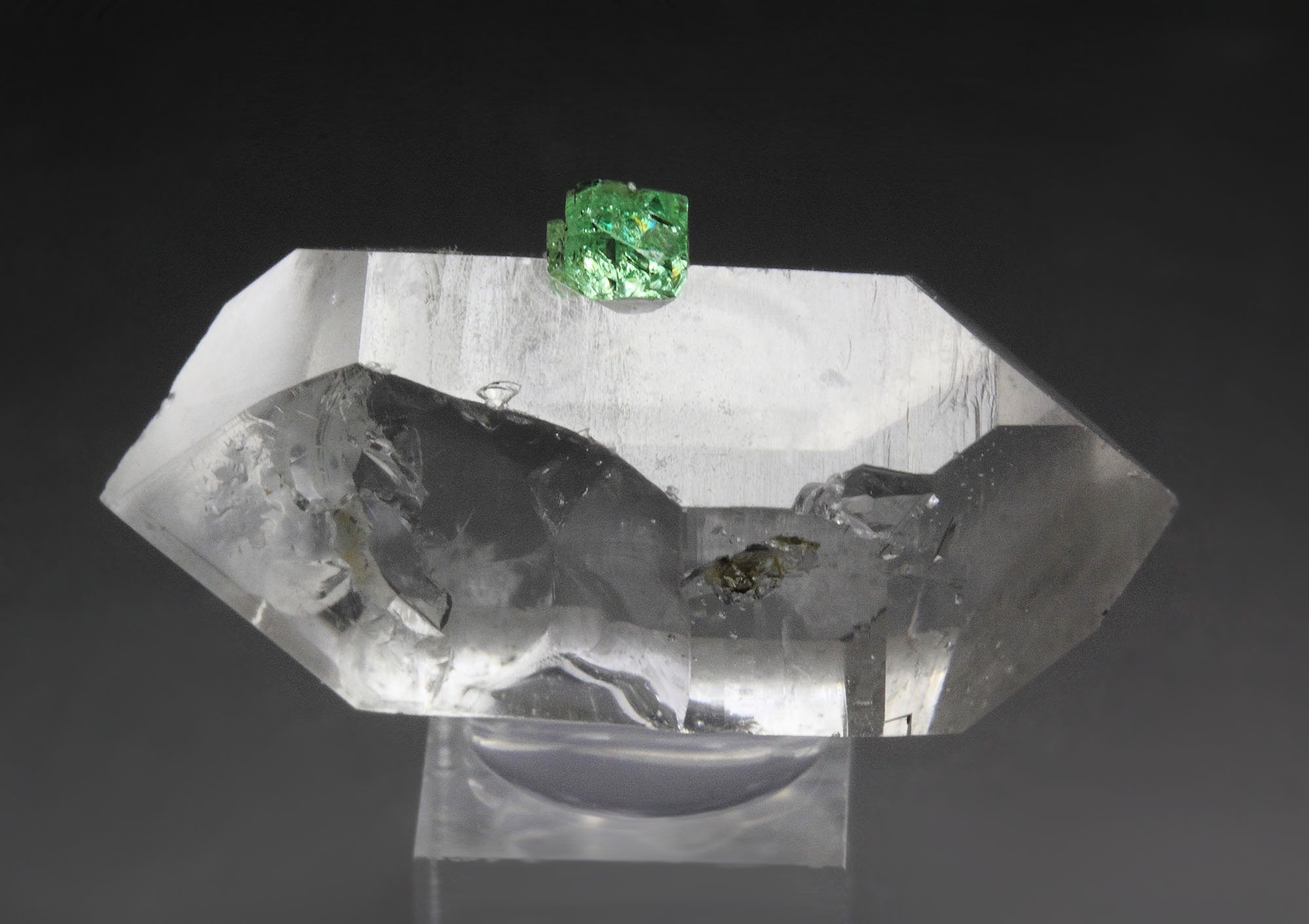 gem GARNET var. GROSSULAR var. TSAVORITE, QUARTZ bi-terminated