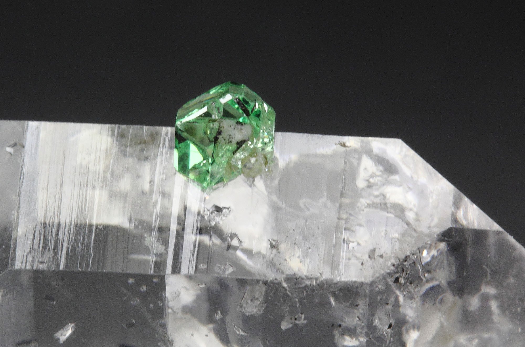 gem GARNET var. GROSSULAR var. TSAVORITE, QUARTZ bi-terminated