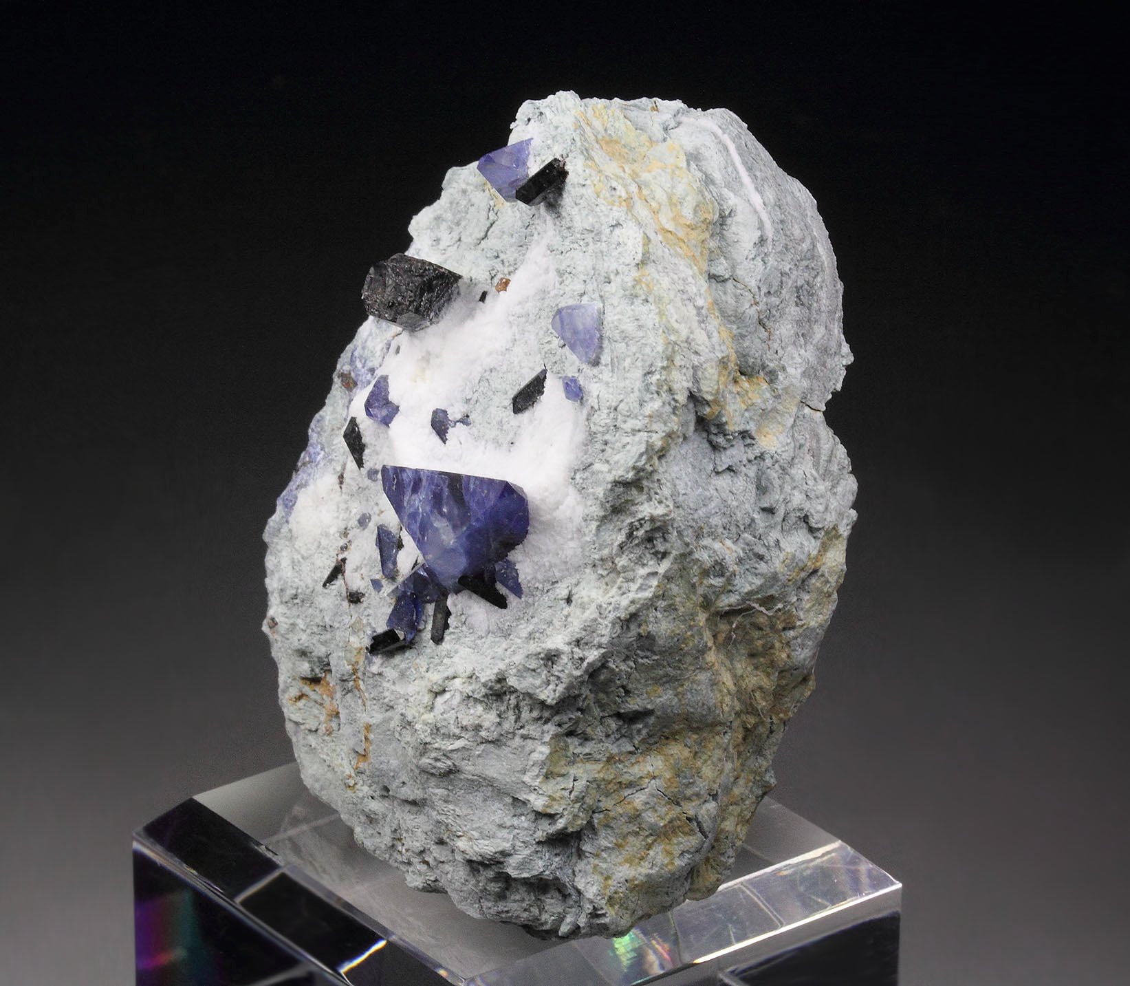 BENITOITE, NEPTUNITE, NATROLITE