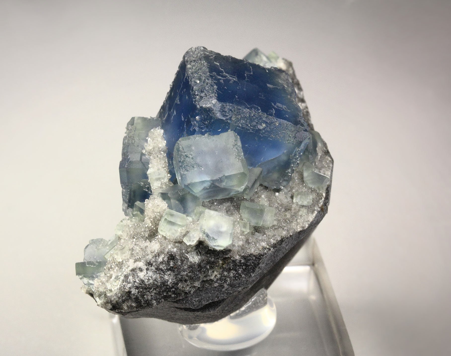 FLUORITE with phantoms, QUARTZ