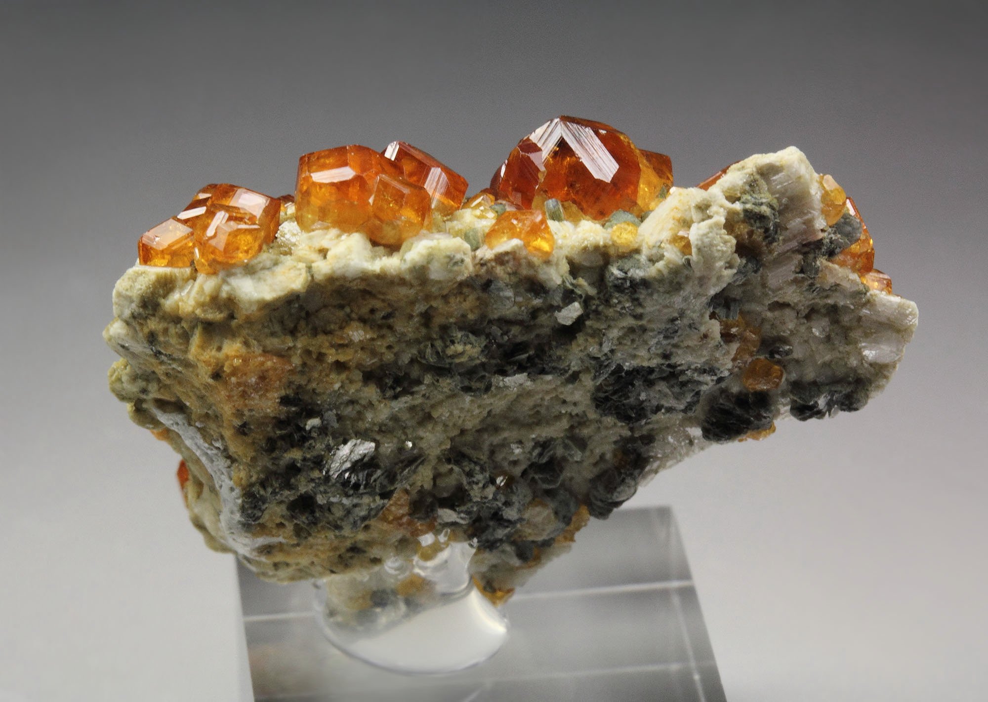 gem GARNET var. SPESSARTINE, MUSCOVITE