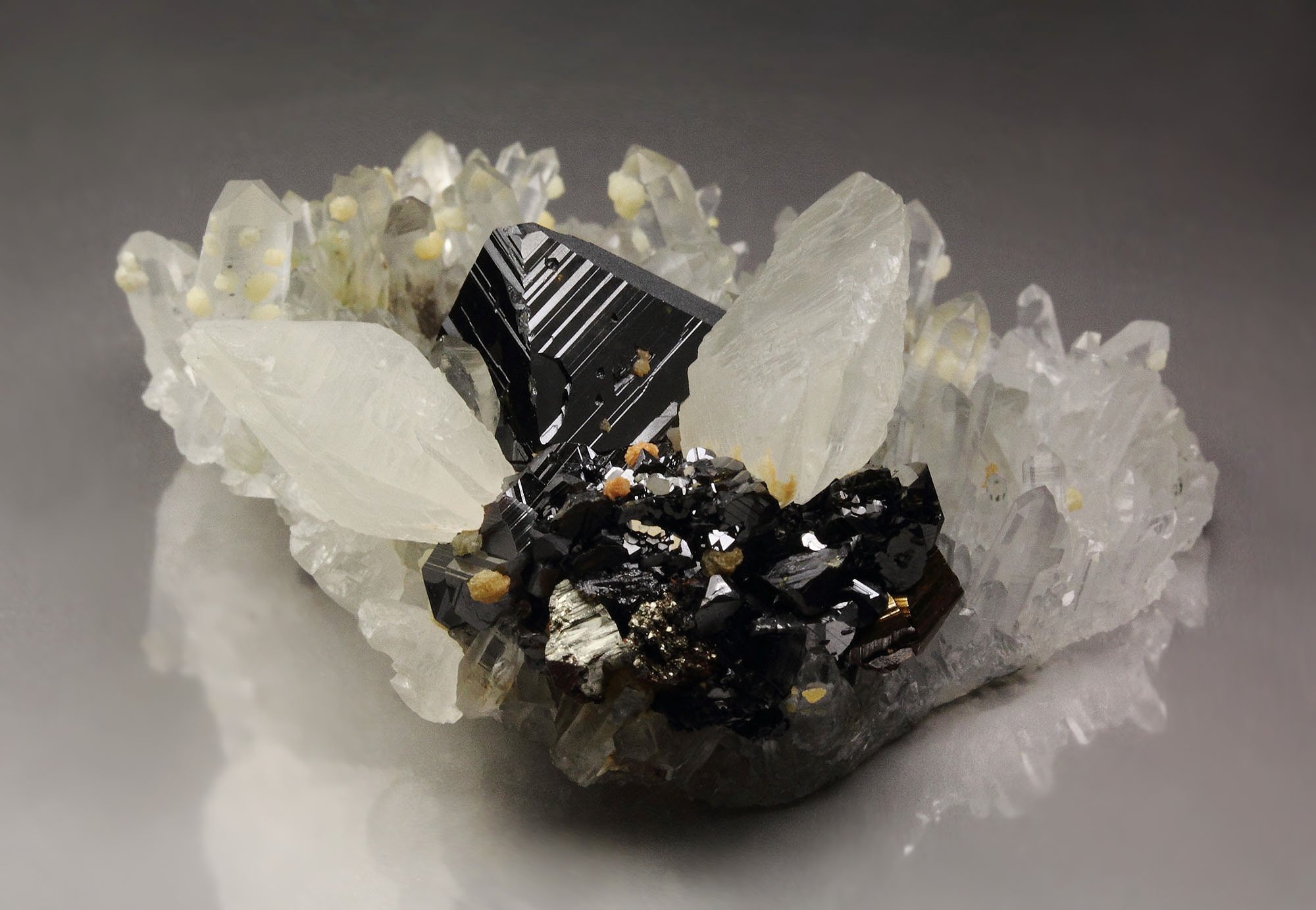 SPHALERITE, QUARTZ, CALCITE, PYRITE