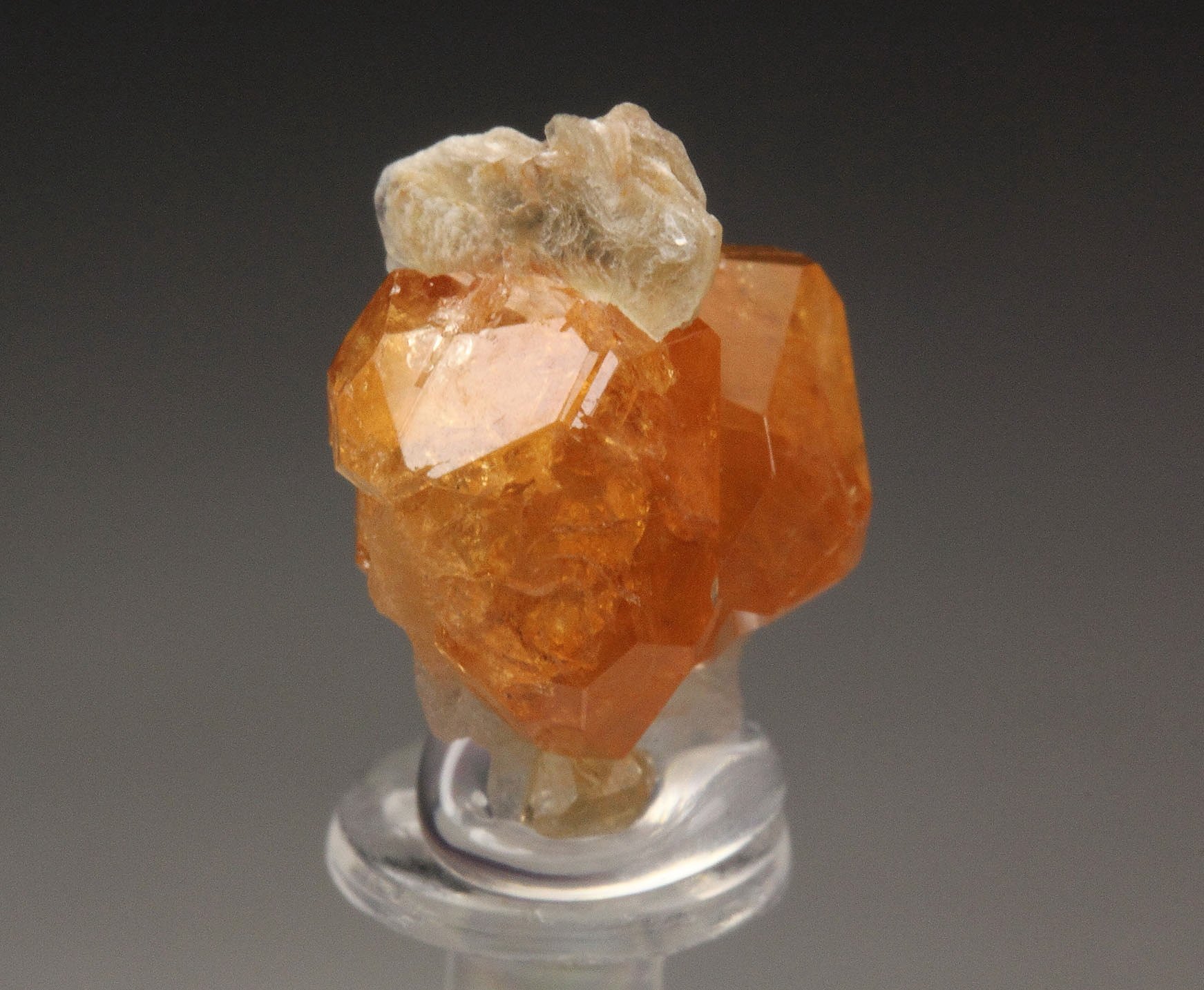 GARNET var. SPESSARTINE, MUSCOVITE