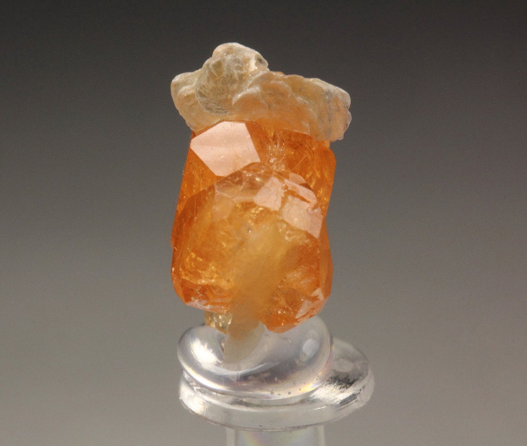 GARNET var. SPESSARTINE, MUSCOVITE