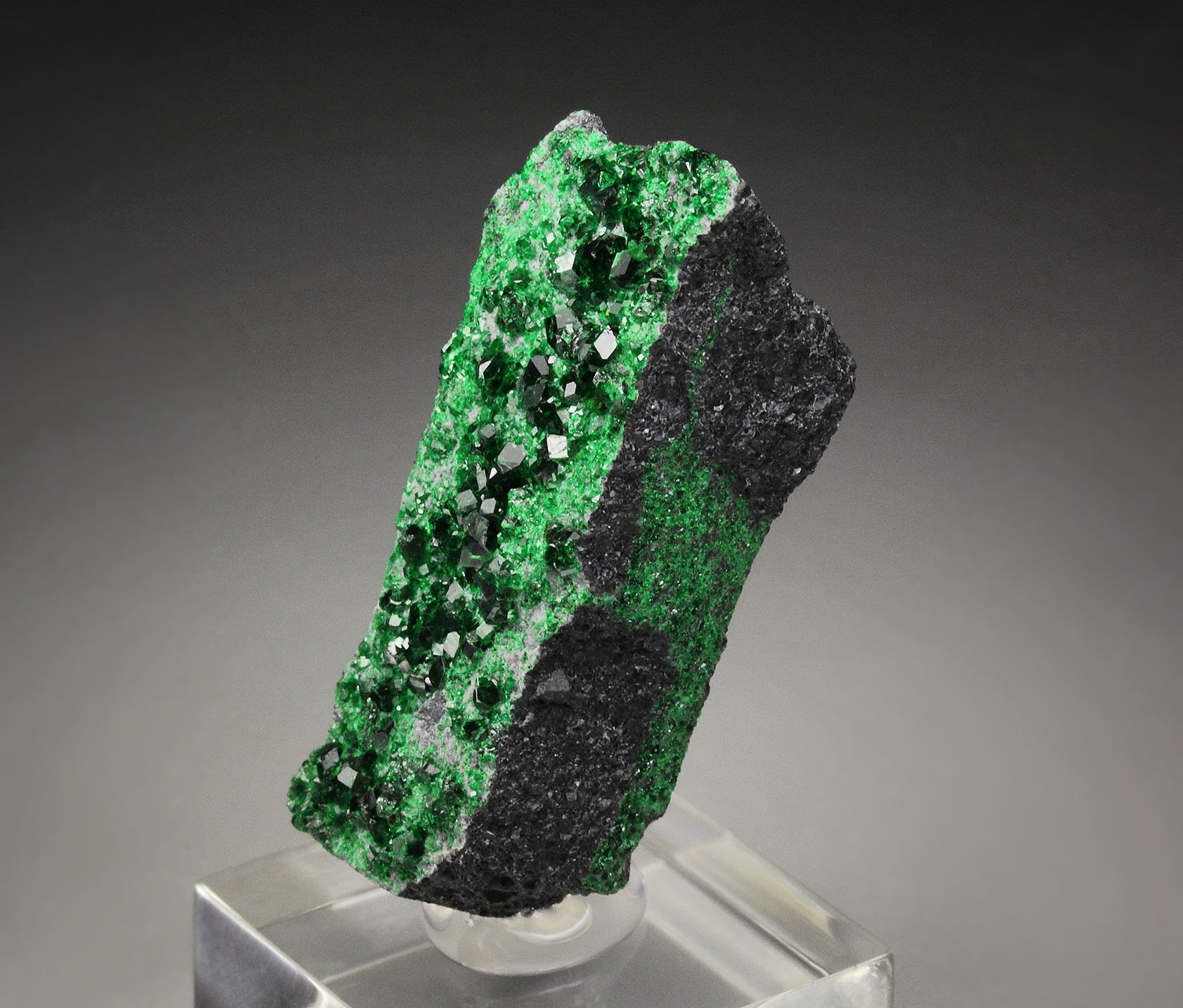 GARNET var. UVAROVITE