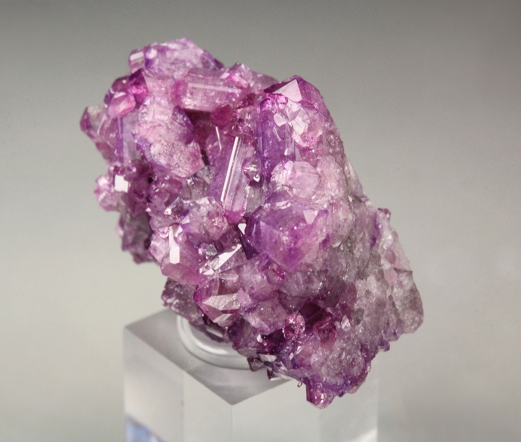 gem VESUVIANITE var. MANGANOAN