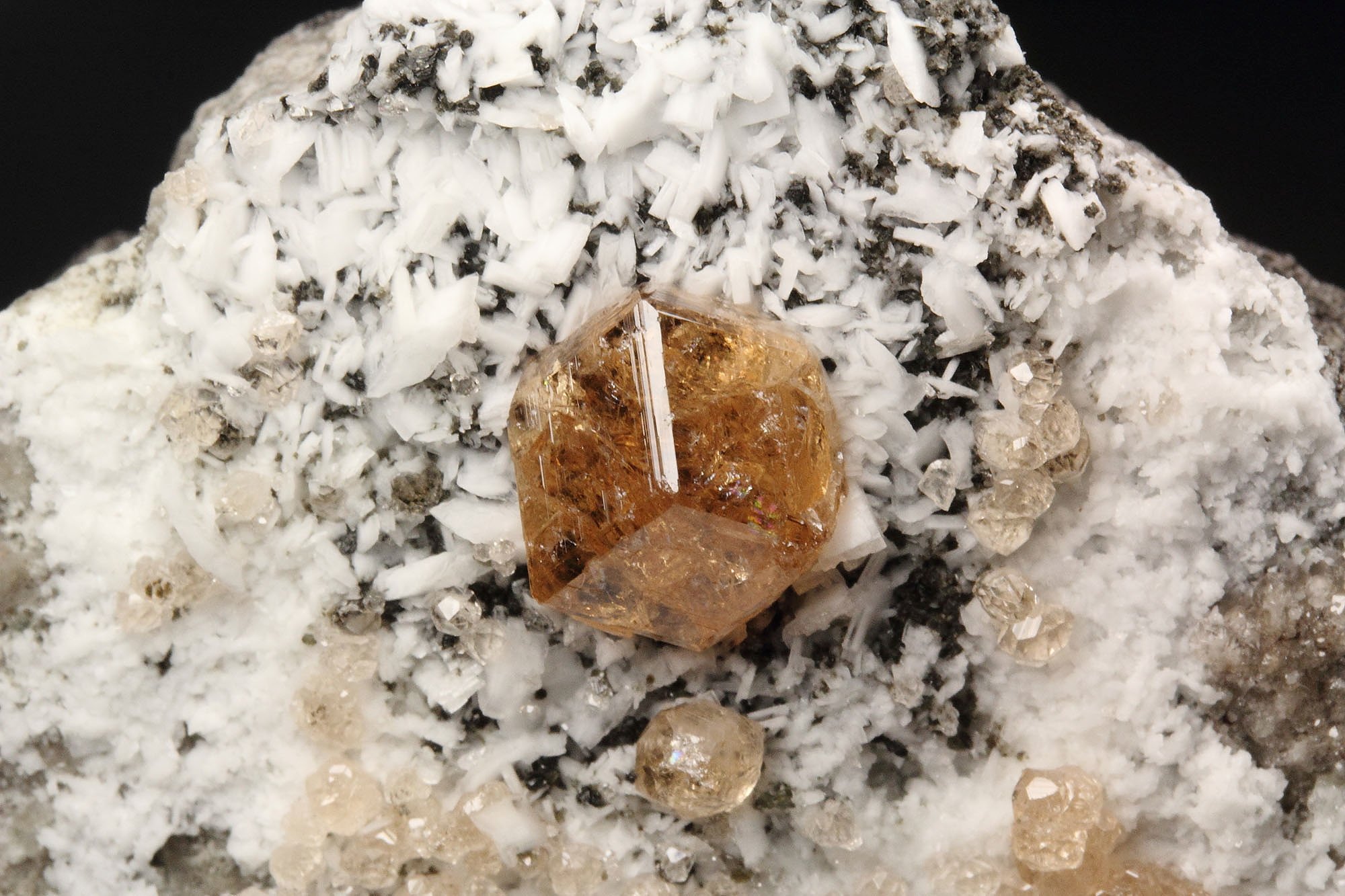 gem GARNET var. GROSSULAR, ALBITE